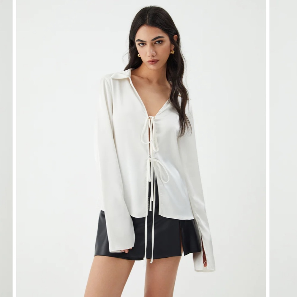 Tie Up V-Neck Long Sleeve Blouse